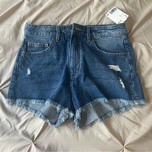 Frayed hem jean shorts 💙